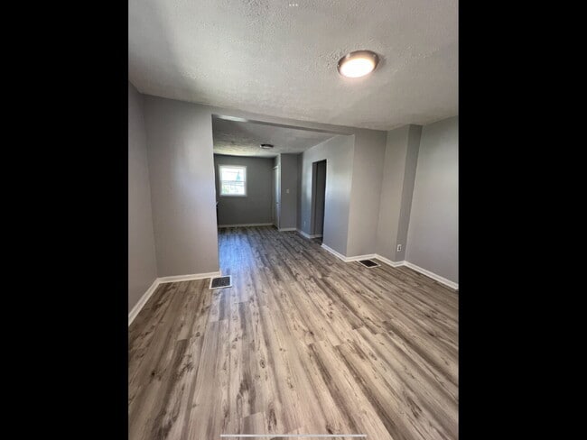 Building Photo - 288 Fernwood Ave