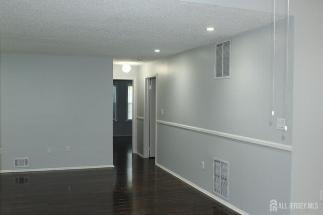Building Photo - 29 Wycoff Way E