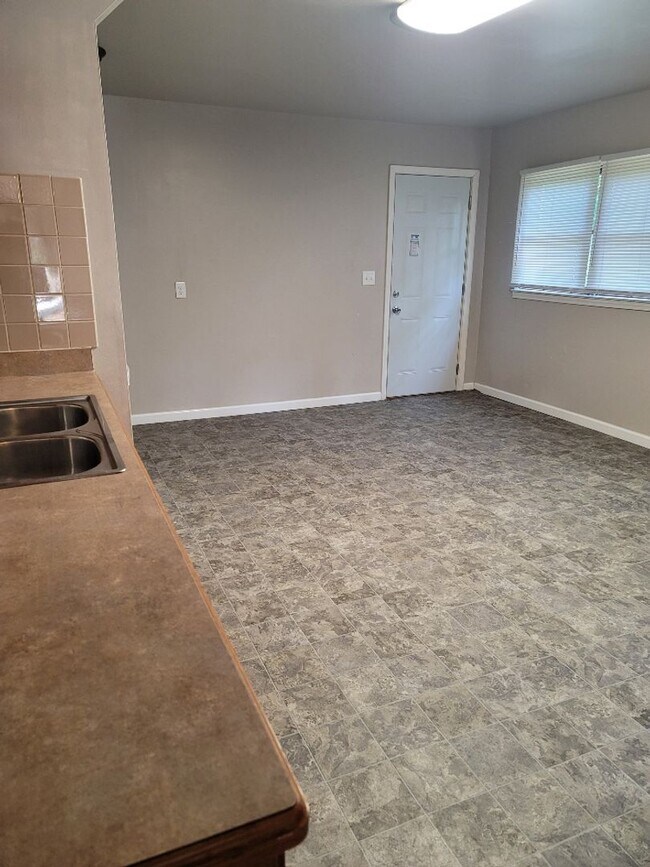 Building Photo - N 3rd Duplex