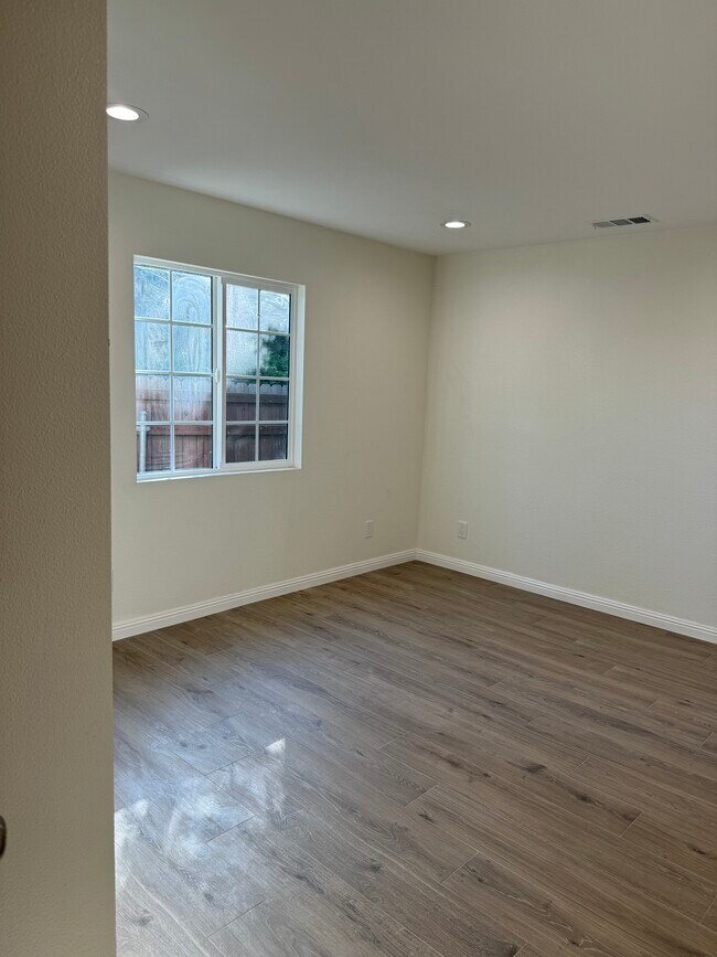 Building Photo - 7950 4th St