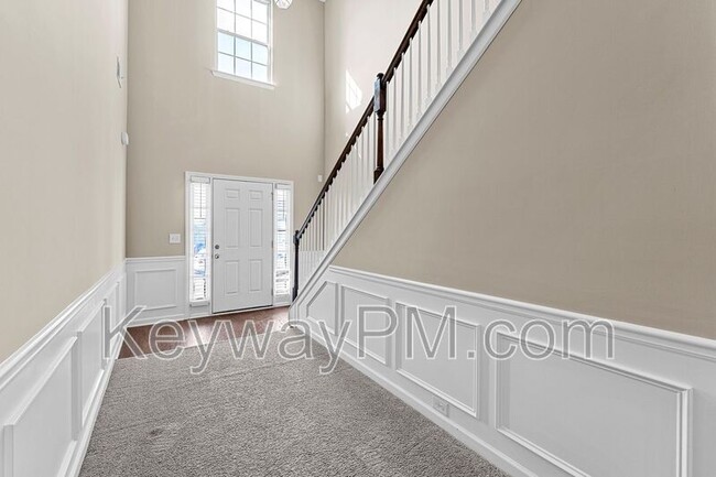 Building Photo - 456 Lory Ln