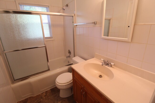 Building Photo - 1/2 Month FREE On This 2 Bedroom 1 Bath Ho...