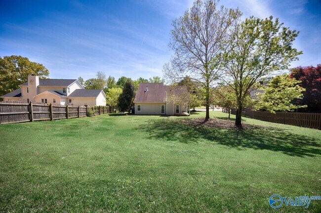 Building Photo - 722 Highland Dr