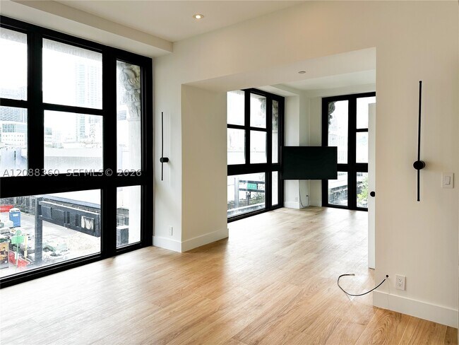 Building Photo - 111 E Flagler St