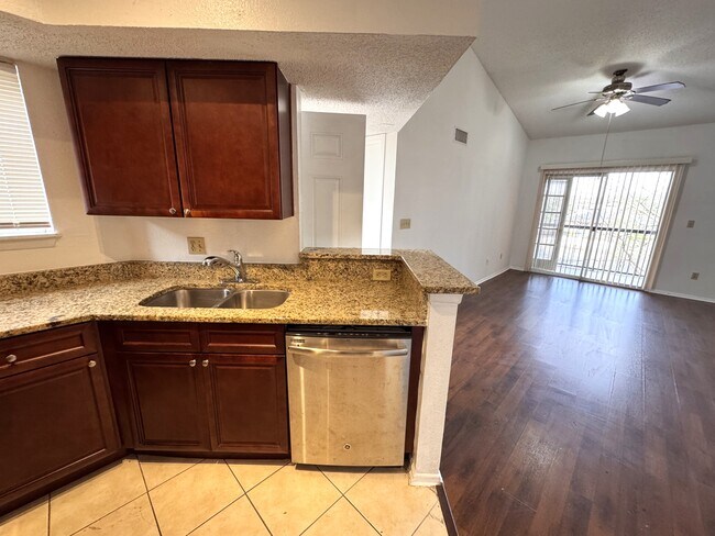 Building Photo - 1948 Lake Atriums Cir