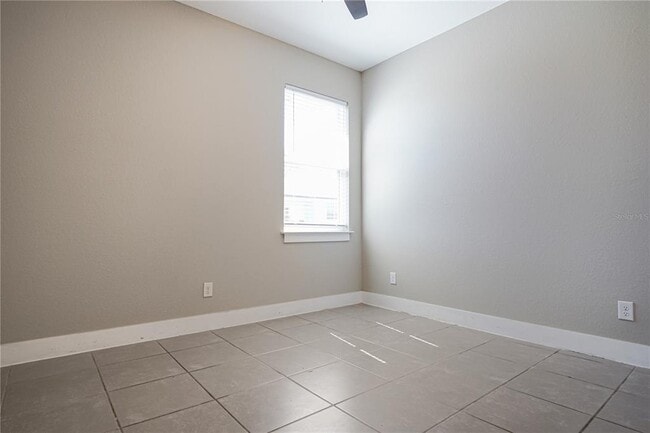 Building Photo - 210 Goldenrod Ln