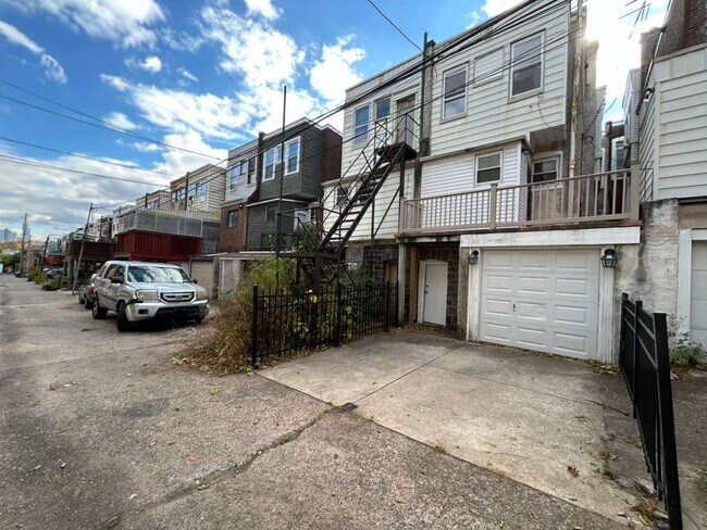 Building Photo - 4747 Sansom St