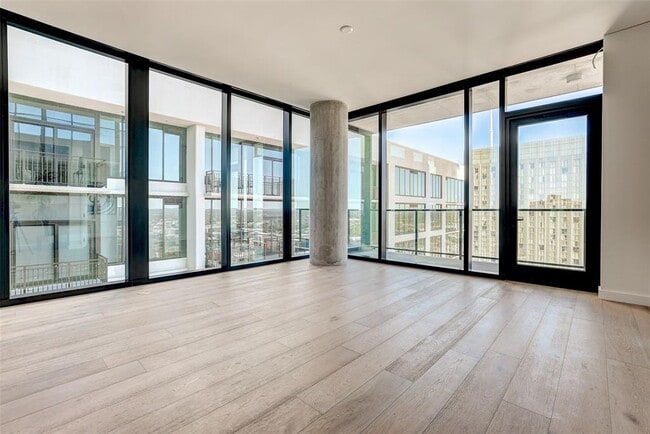 Building Photo - 610 Davis St