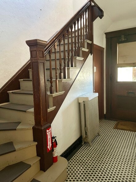 Primary Photo - 148 Strathmore Rd