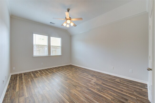 Building Photo - 24615 Lakecrest Bend Dr