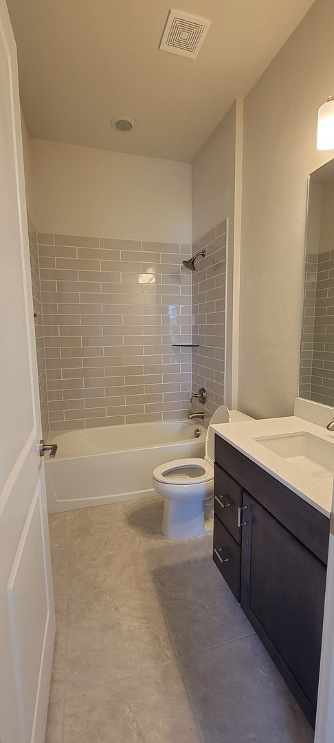 Building Photo - 3/2 with 2 car garage. Newer Construction home in Oakmont