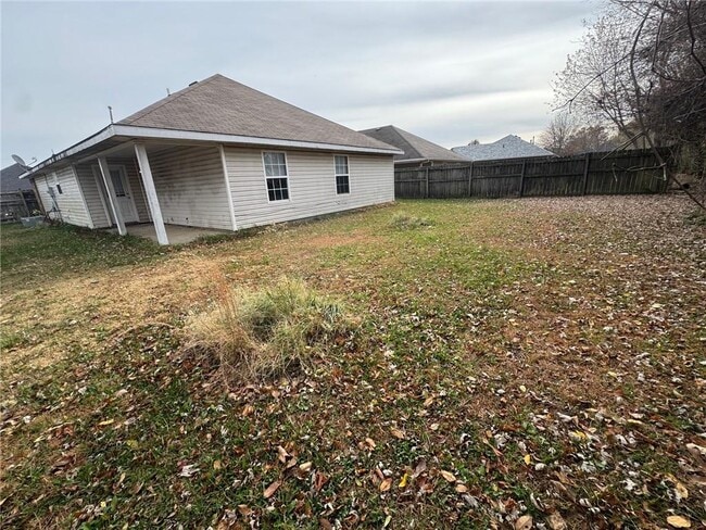 Building Photo - 745 Applegate Ln