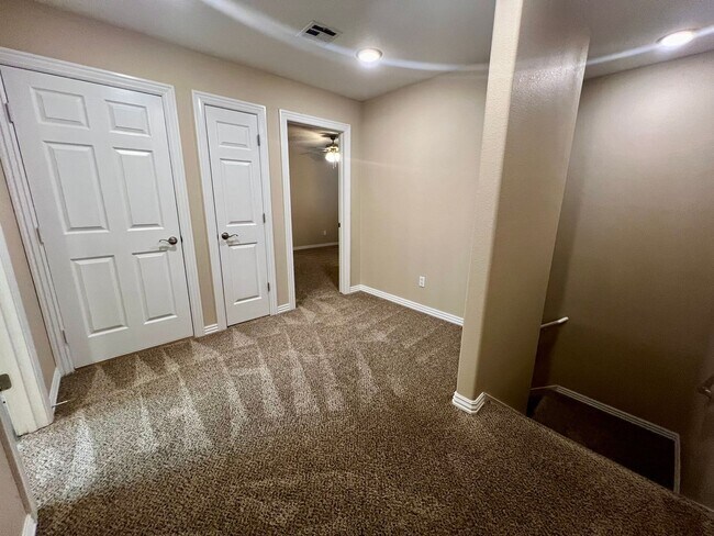 Building Photo - Beautiful 3B/2B Townhome in Chaffee Crossi...