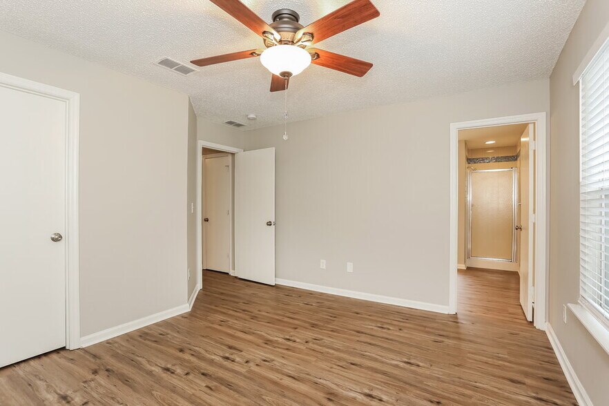 Building Photo - 5736 Birds Nest Ln