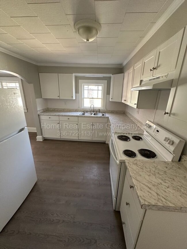 Building Photo - 4440 Lane St