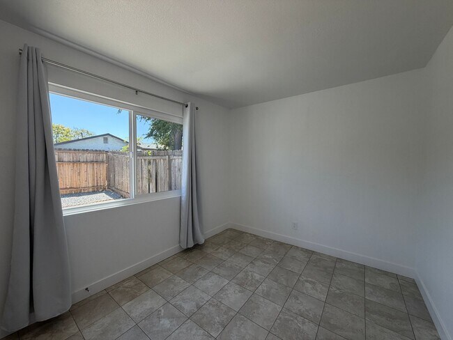 Building Photo - 228 Janan Ct