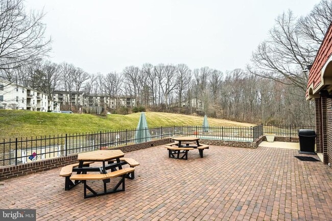 Building Photo - 5907 Noblestown Rd