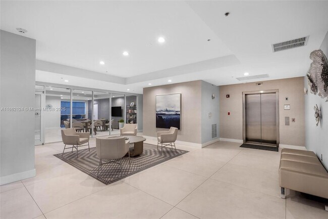 Building Photo - 704 N Ocean Blvd