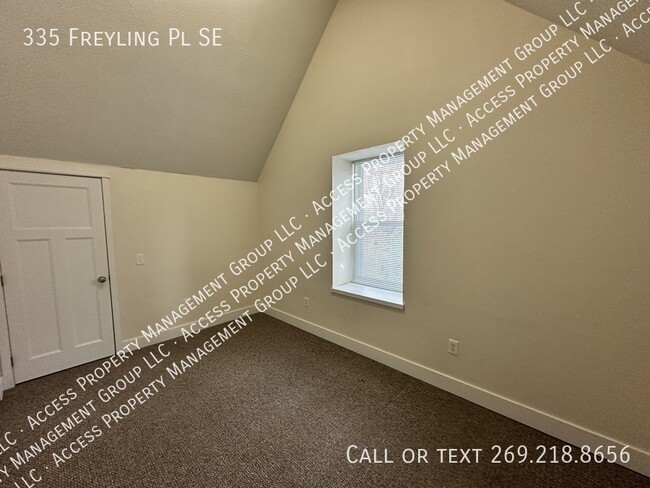 Building Photo - 335 Freyling Pl SE
