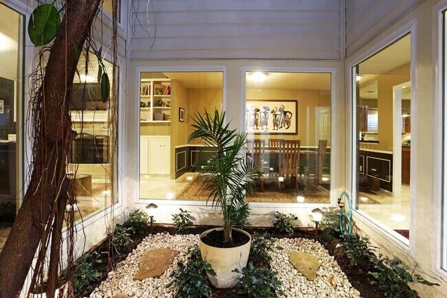 Building Photo - 11314 Piping Rock Dr