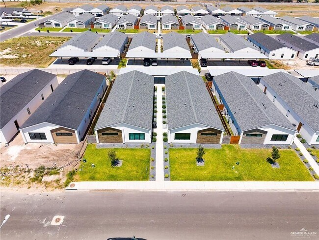 Building Photo - 2700 Mockingbird Rd