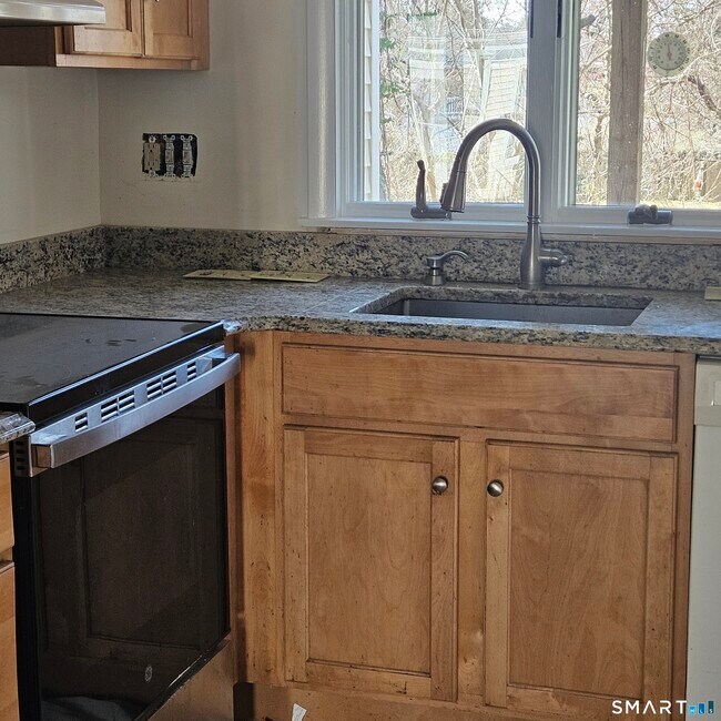 Building Photo - 47 Broadway S