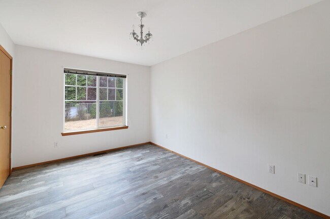 Building Photo - 2 Bed 1 Bath - Single Story - Pet Friendy - Large Backyard