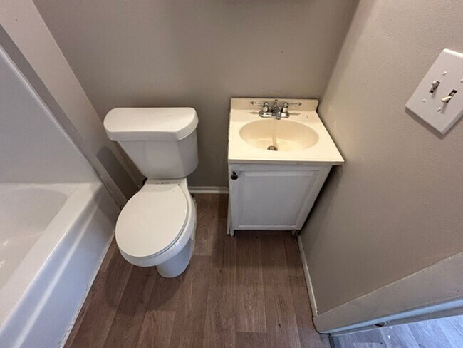 Building Photo - 138 Mendel Ct