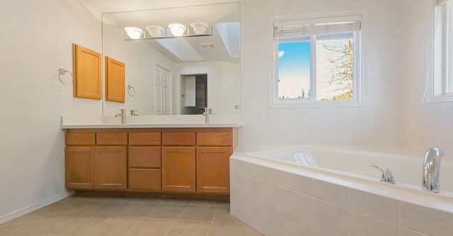 Building Photo - Spacious Updated 4 Bedroom Home with 3 Car Garage