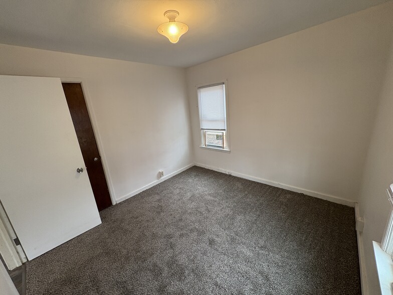 Building Photo - 804 College Ave