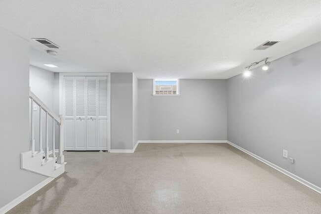 Building Photo - 1876 Northwest Blvd