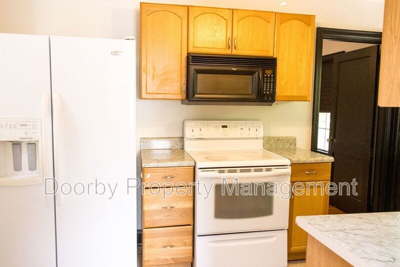 Building Photo - 219 Sequoia Dr