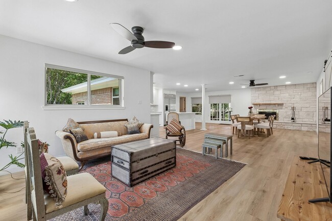 Building Photo - Stylish, Comfortable Colleyville Home with an Open, Airy Layout