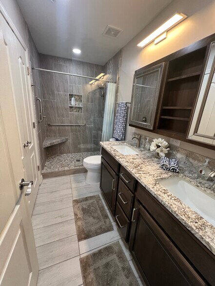 WALK IN TILED SHOWER IN MASTER - 777 Harrah Way