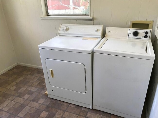 Building Photo - 5408 Joe Sayers Ave