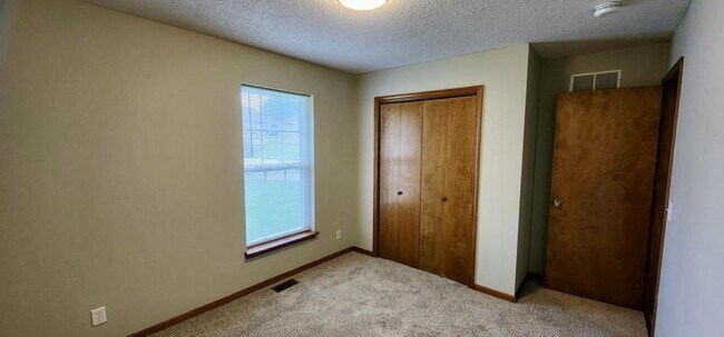 Building Photo - 1713 Briarwood Ln