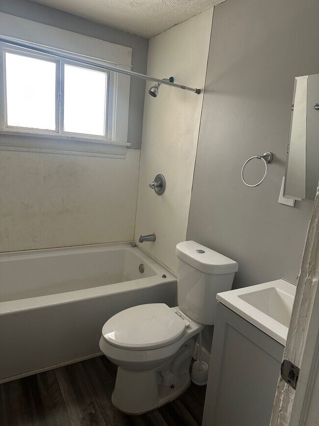 Building Photo - E104TH 4137/4139