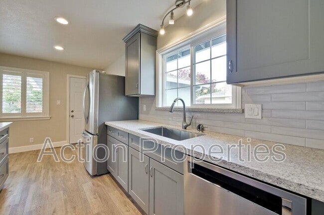 Building Photo - 1650 Goldfinch Way