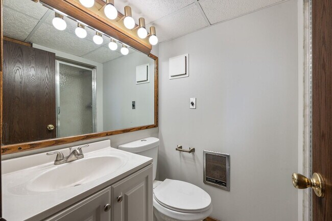 Building Photo - 5S710 Steeple Run Dr