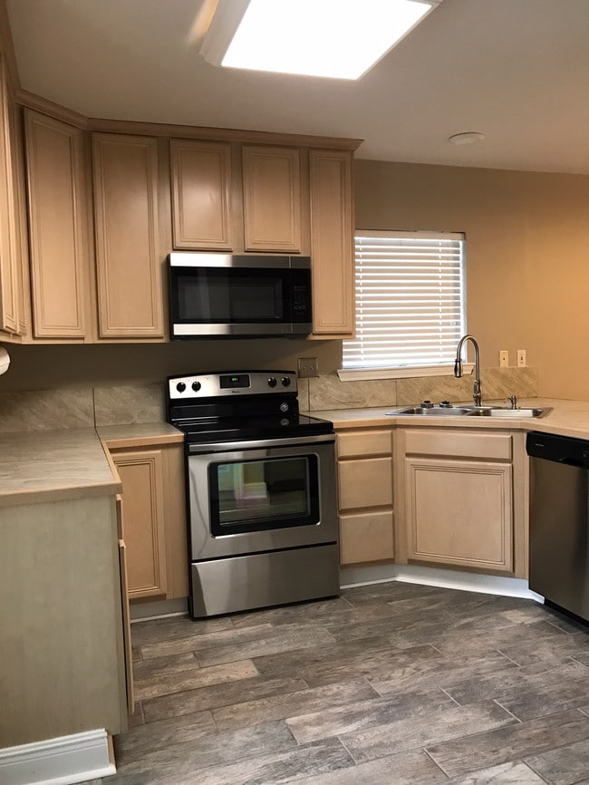 Primary Photo - 137 Edie Ann Dr