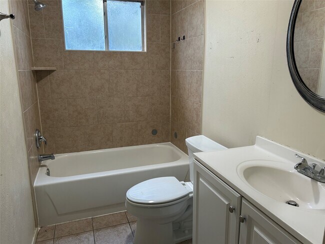 Building Photo - 707 Toby Ln