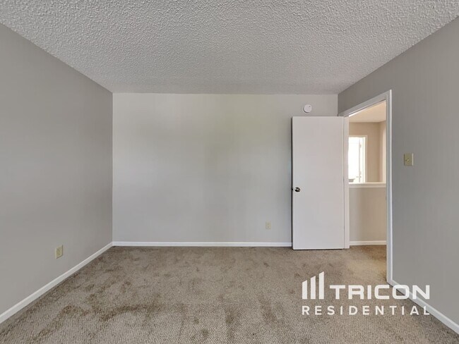 Building Photo - 8540 Bluff Point Way