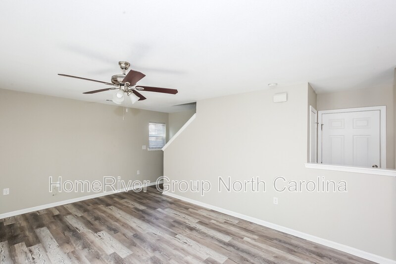 Building Photo - 318 Lind Point Ln