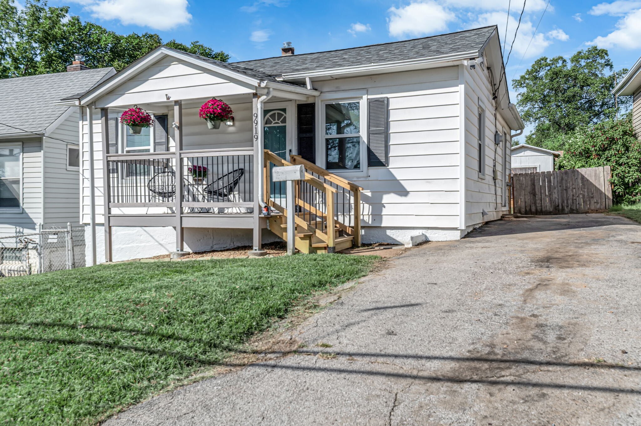 Building Photo - 9919 Clyde Ave