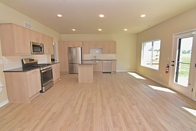 Building Photo - 14 Crosby Park Dr