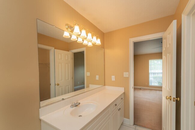 Building Photo - A Smart Home with Room to Roam conveniently located near Doctor's Hospital!