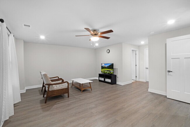 Building Photo - 76 Swackhammer Way