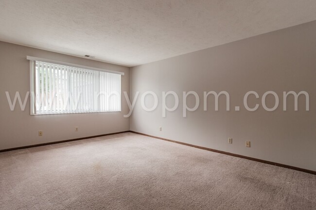 Interior Photo - ALANSCO 1016 N 47 Ave