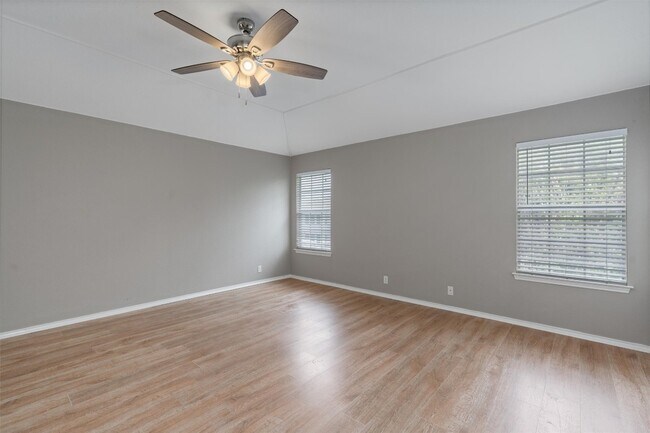 Building Photo - 5017 Cleves St