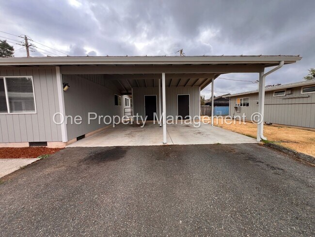 Building Photo - 119 SE 98th Ave